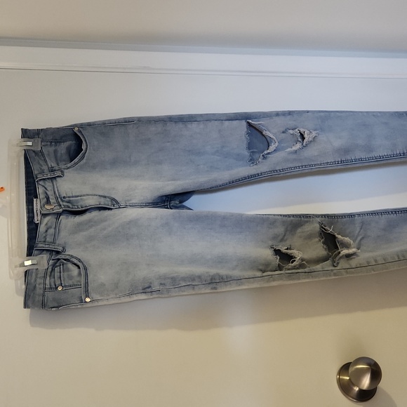 REVAMPED DENIM distressed/ripped jeans - Picture 3 of 8